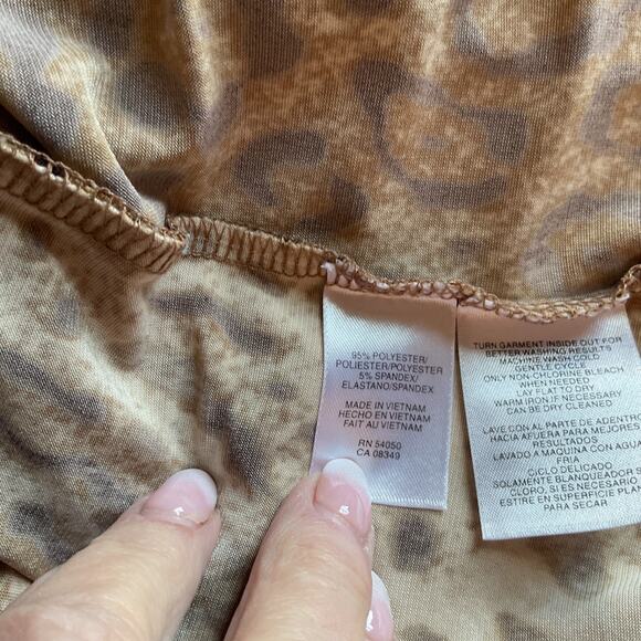 JONES new York Animal Print 3/4 Sleeve Drape Neck Trendy Sexy Top PM - Picture 5 of 7